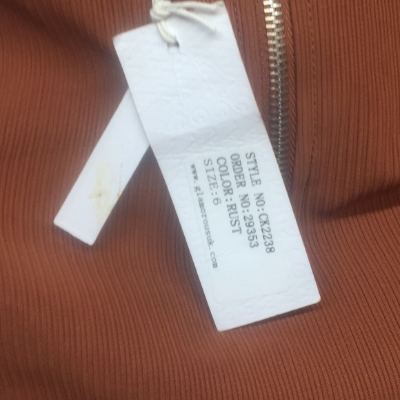 GLAMOROUS PETITE Short Sleeve Cold Shoulder Dress - Picture 5 of 8